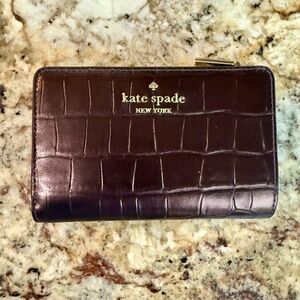 KATE SPADE Madison Croc Embossed Medium Bifold Wallet - Hot Fudge - NWT!